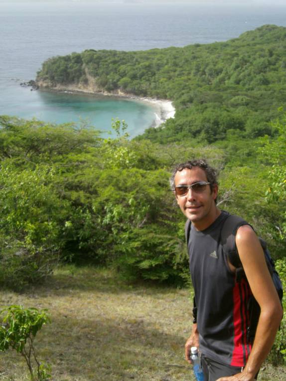 Chegando à maravilhosa praia Anse La Roche, no norte de Carriacou, ilha ao norte de Granada